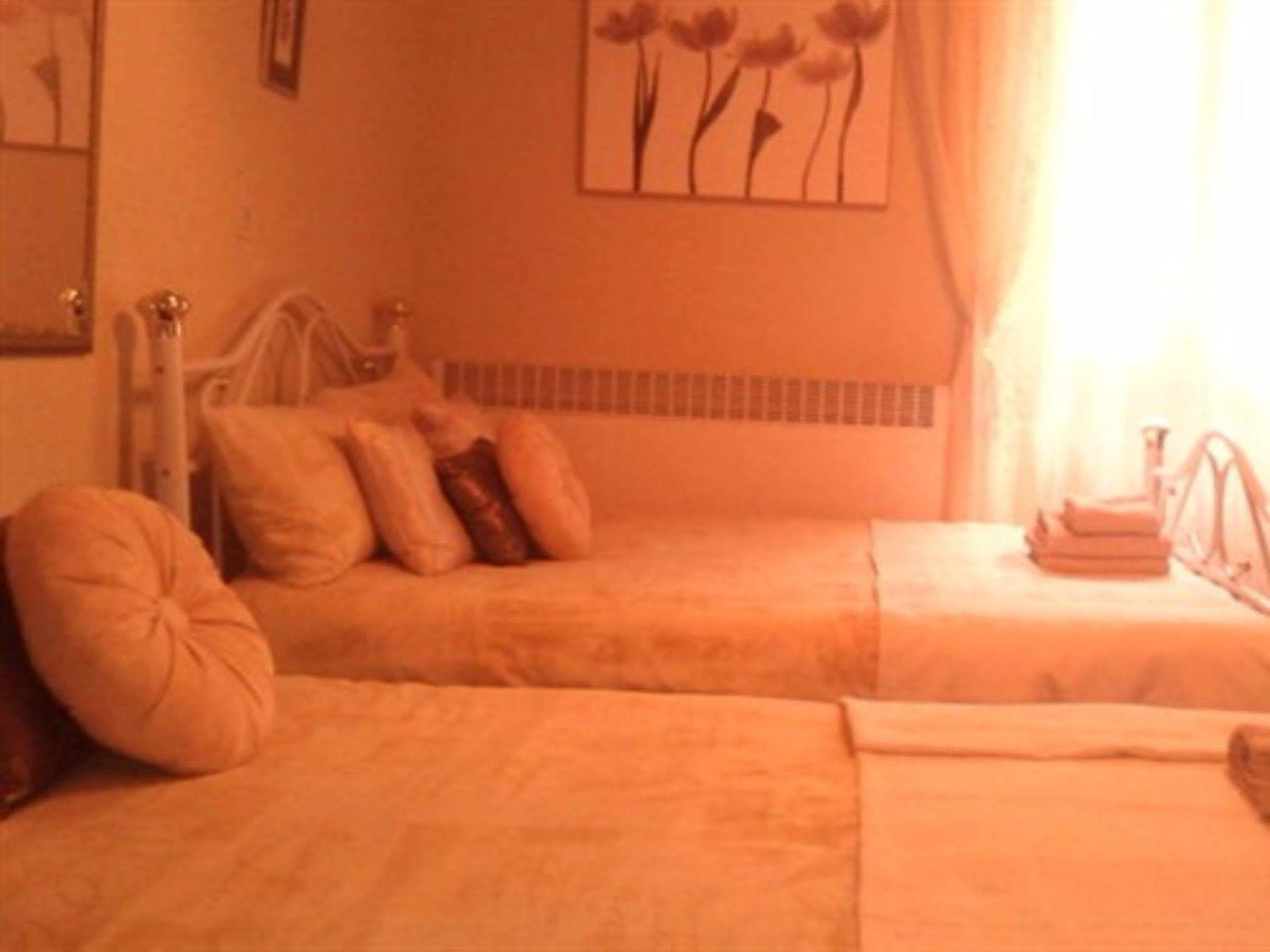 Magnac-Laval Sunset House Chambres De Hotes מראה חיצוני תמונה